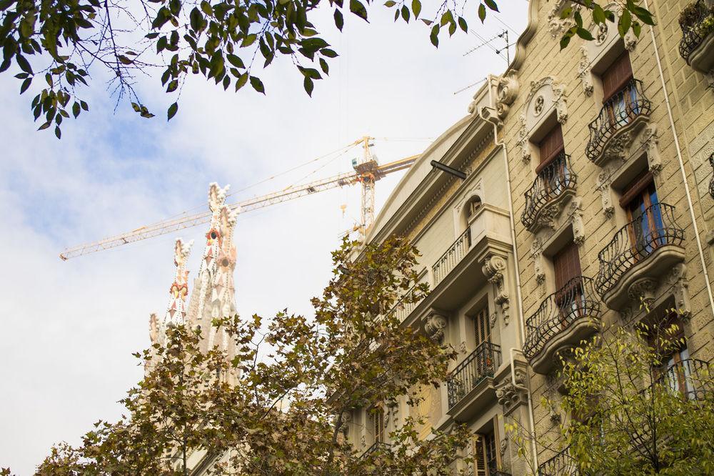 Happy People Sagrada Familia Gaudi Apartamento Barcelona